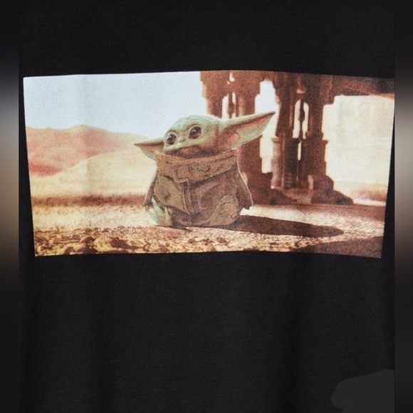 TORRID Star Wars Baby Yoda The Child Black Crew Tee! NWT! - Picture 4 of 7